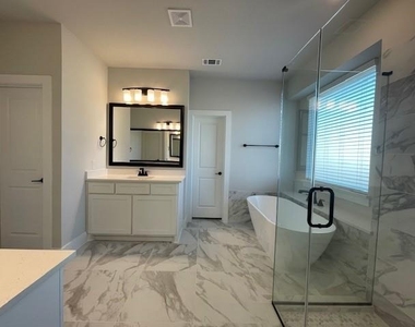 1609 Whisperwood Way - Photo Thumbnail 13