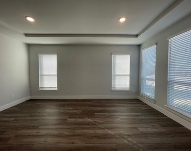 1609 Whisperwood Way - Photo Thumbnail 2