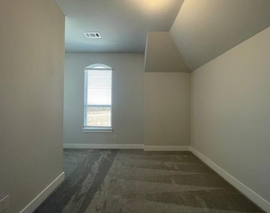 1609 Whisperwood Way - Photo Thumbnail 26