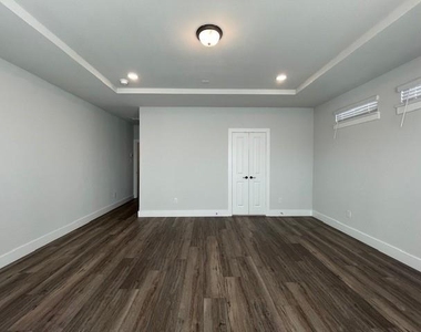 1609 Whisperwood Way - Photo Thumbnail 12
