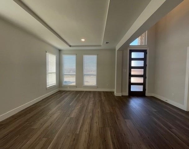 1609 Whisperwood Way - Photo Thumbnail 3