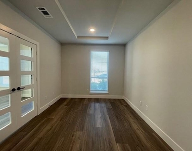 1609 Whisperwood Way - Photo Thumbnail 19