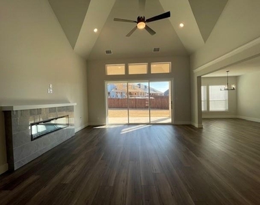 1609 Whisperwood Way - Photo Thumbnail 4
