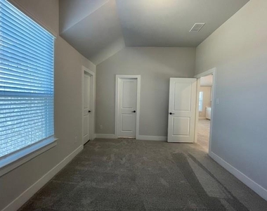 1609 Whisperwood Way - Photo Thumbnail 31