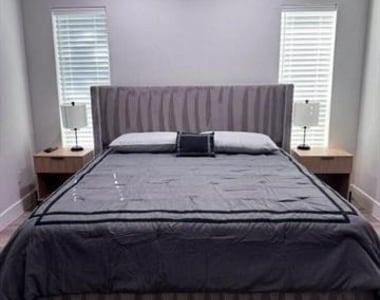 1706 Southampton Drive - Photo Thumbnail 10
