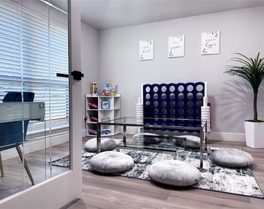1706 Southampton Drive - Photo Thumbnail 2