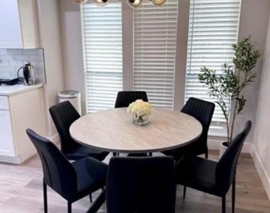 1706 Southampton Drive - Photo Thumbnail 7