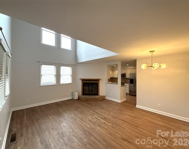 815 Lexington Avenue - Photo Thumbnail 2
