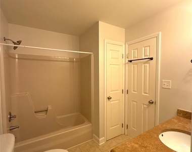 815 Lexington Avenue - Photo Thumbnail 8