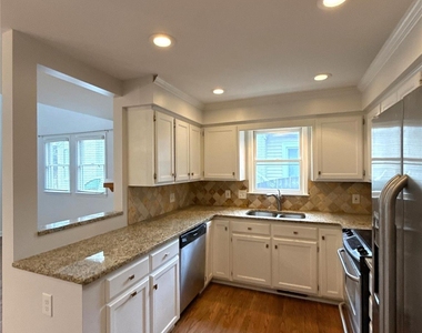 815 Lexington Avenue - Photo Thumbnail 5