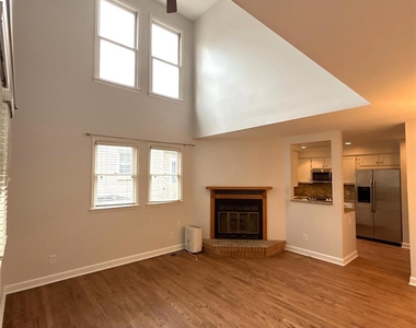 815 Lexington Avenue - Photo Thumbnail 3