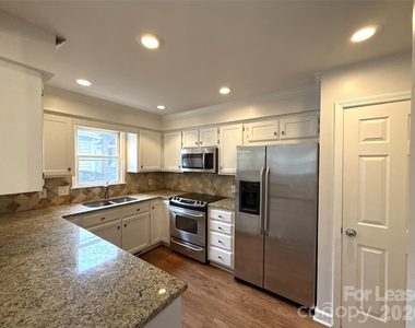815 Lexington Avenue - Photo Thumbnail 4