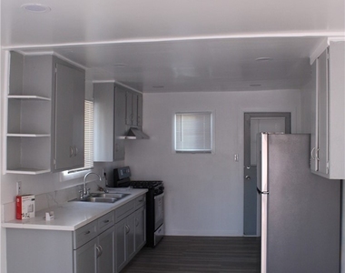 1823 W 45th Street - Photo Thumbnail 1