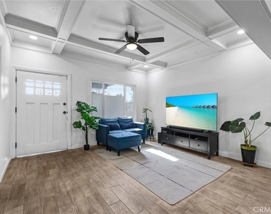 235 W 58th - Photo Thumbnail 2