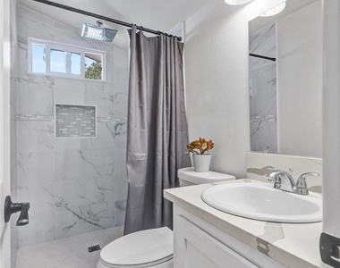 235 W 58th - Photo Thumbnail 14