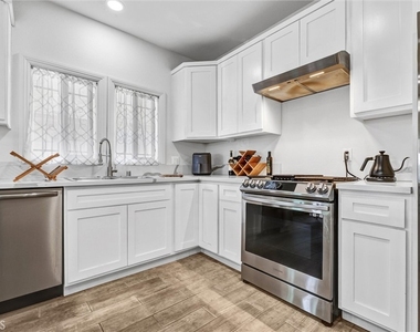 235 W 58th - Photo Thumbnail 9