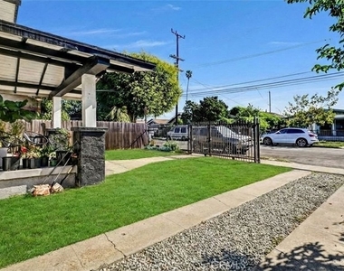 235 W 58th - Photo Thumbnail 1