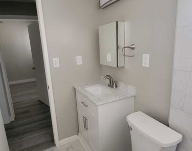 530 S Normandie Avenue - Photo Thumbnail 8