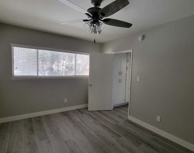 530 S Normandie Avenue - Photo Thumbnail 11