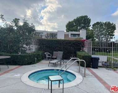 15215 Magnolia Boulevard - Photo Thumbnail 18