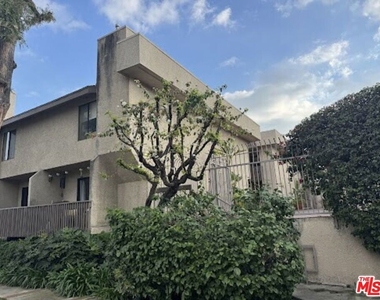 15215 Magnolia Boulevard - Photo Thumbnail 16
