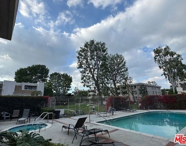 15215 Magnolia Boulevard - Photo Thumbnail 19