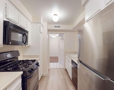 15215 Magnolia Boulevard - Photo Thumbnail 5