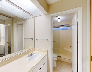 15215 Magnolia Boulevard - Photo Thumbnail 10