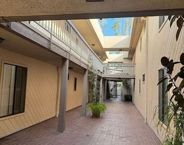15215 Magnolia Boulevard - Photo Thumbnail 20