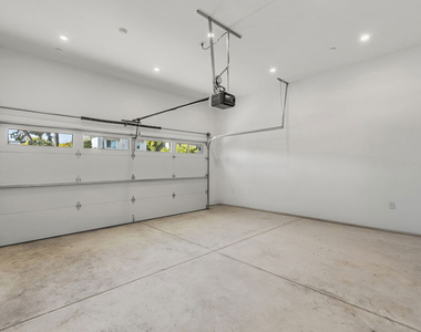 824 N Orange Grove Avenue - Photo Thumbnail 28