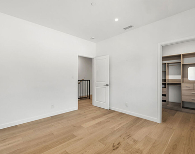 824 N Orange Grove Avenue - Photo Thumbnail 17