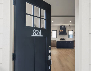 824 N Orange Grove Avenue - Photo Thumbnail 27