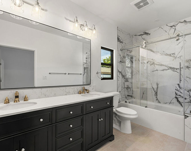 824 N Orange Grove Avenue - Photo Thumbnail 13