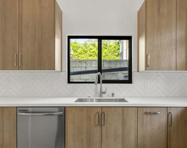 824 N Orange Grove Avenue - Photo Thumbnail 6
