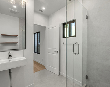 824 N Orange Grove Avenue - Photo Thumbnail 25