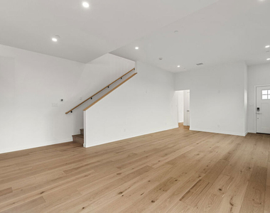 824 N Orange Grove Avenue - Photo Thumbnail 7