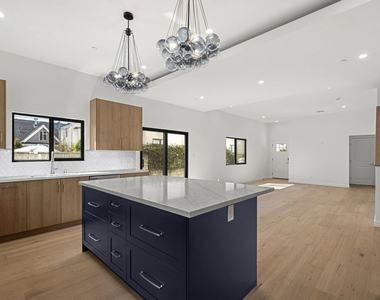 824 N Orange Grove Avenue - Photo Thumbnail 3
