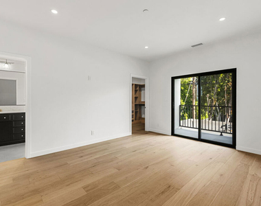 824 N Orange Grove Avenue - Photo Thumbnail 11