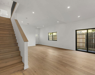 824 N Orange Grove Avenue - Photo Thumbnail 8