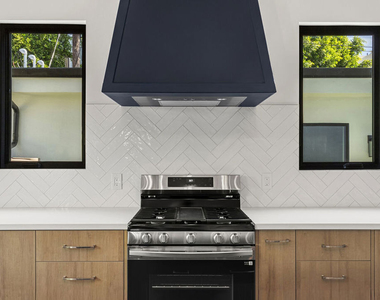 824 N Orange Grove Avenue - Photo Thumbnail 4