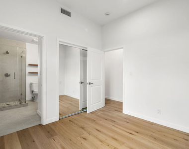 824 N Orange Grove Avenue - Photo Thumbnail 23