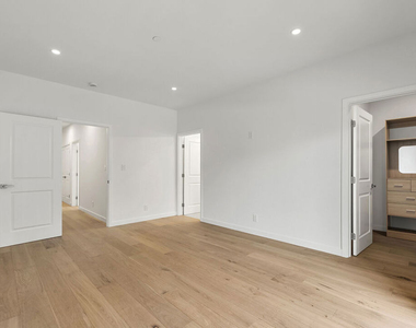 824 N Orange Grove Avenue - Photo Thumbnail 12