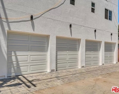 5752 Kester Avenue - Photo Thumbnail 19