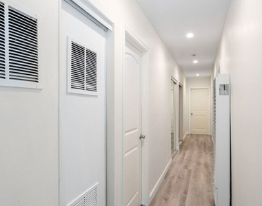 601 W 49th Street - Photo Thumbnail 14
