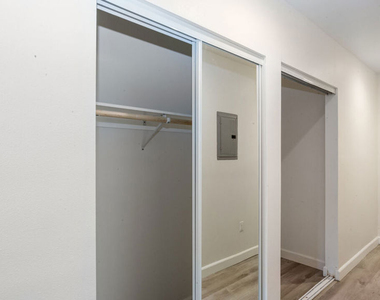 601 W 49th Street - Photo Thumbnail 10