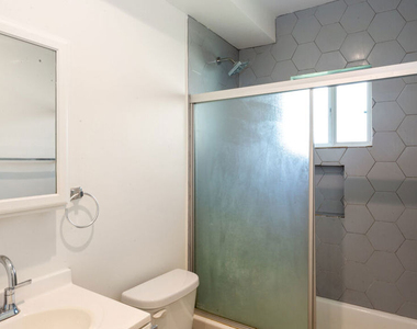 601 W 49th Street - Photo Thumbnail 6