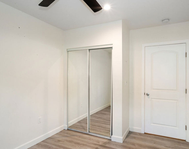 601 W 49th Street - Photo Thumbnail 12