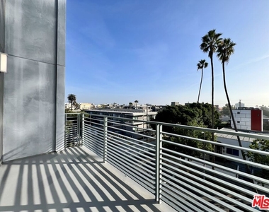 5801 Camerford Avenue - Photo Thumbnail 15