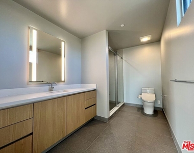 5801 Camerford Avenue - Photo Thumbnail 7