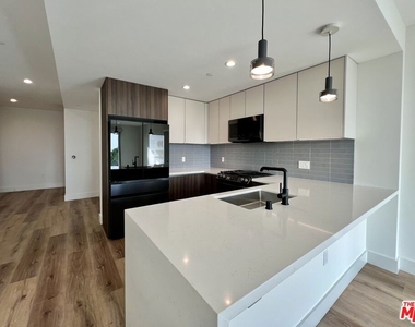 5801 Camerford Avenue - Photo Thumbnail 4